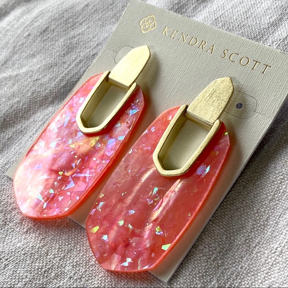 Kendra Scott Jewelry - NWT Kendra Scott Large Kailyn Coral Statement Drop